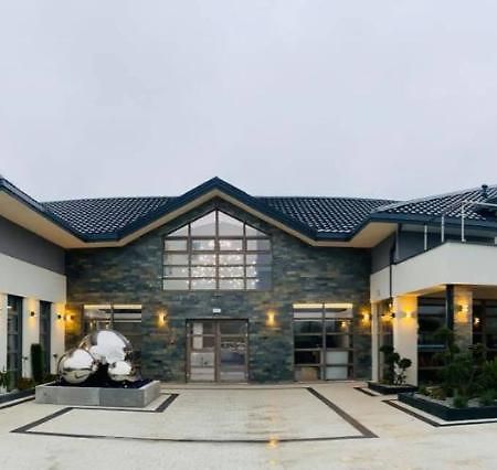 Centrum Konferencyjno-Bankietowe Chabrowy Луків Екстер'єр фото