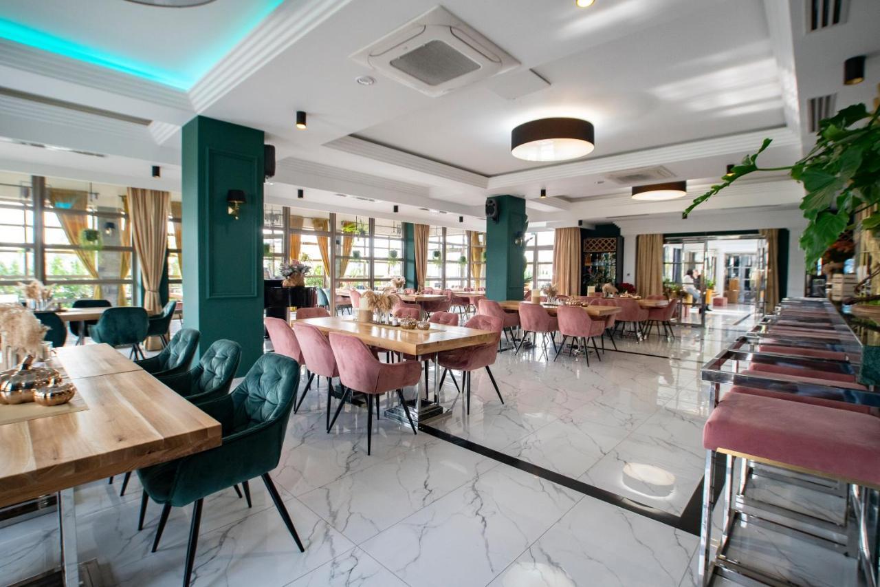 Centrum Konferencyjno-Bankietowe Chabrowy Луків Екстер'єр фото
